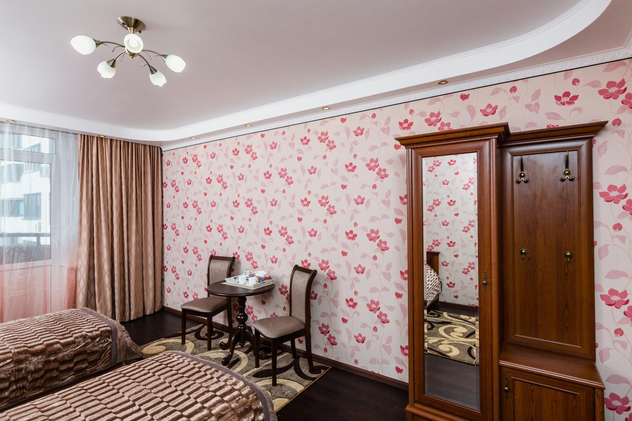 Nadobu Hotel Roshe Киев Экстерьер фото